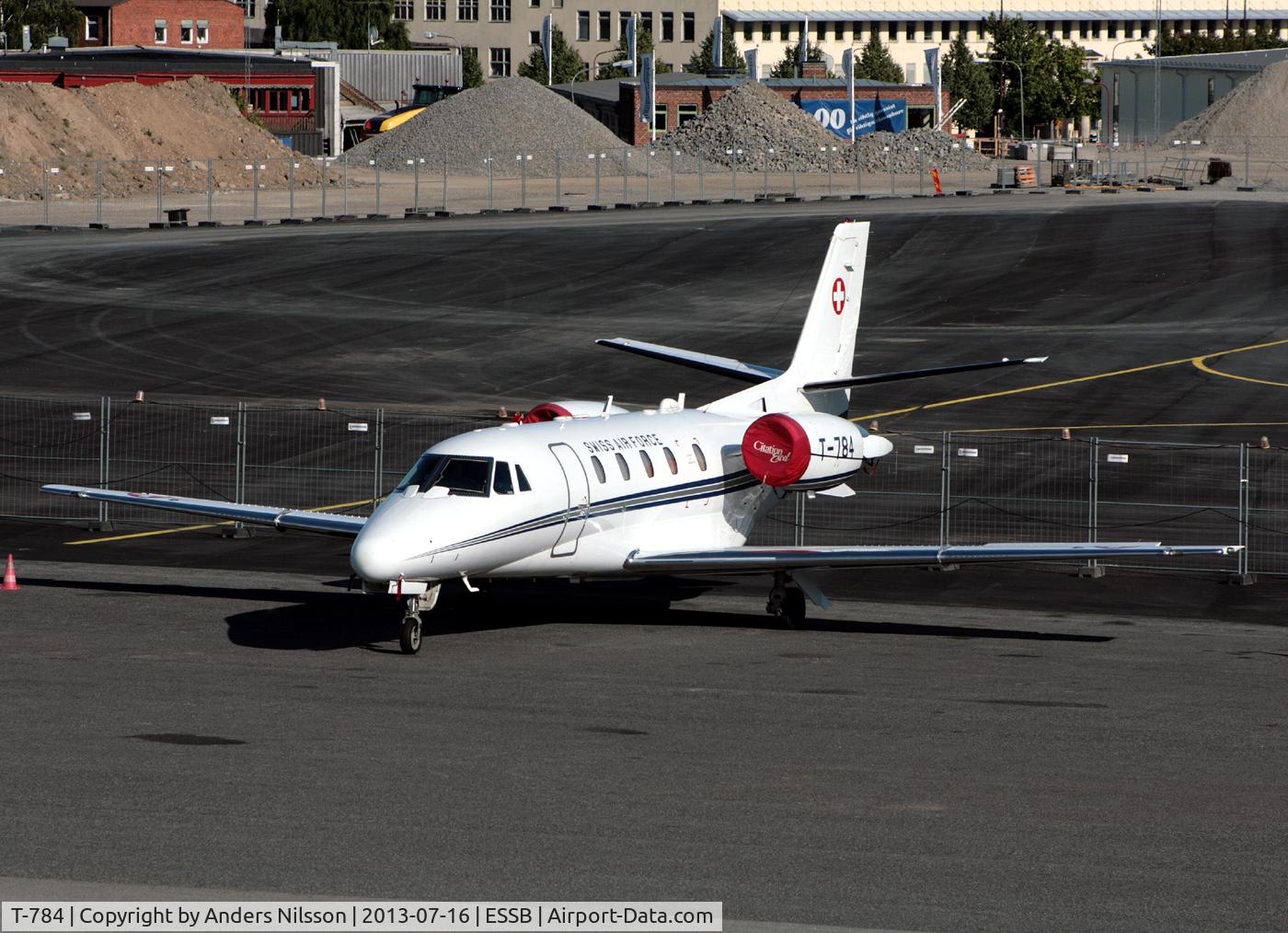 T-784, 2002 Cessna 560 Citation Excel C/N 560-5269, Parked over the day.