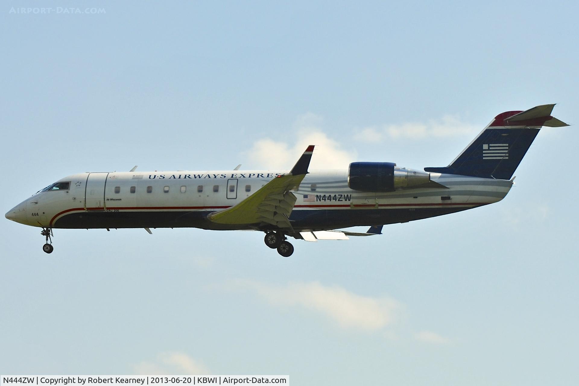 N444ZW, 2003 Canadair CRJ-200LR (CL-600-2B19) C/N 7788, On short finals for r/w 33L