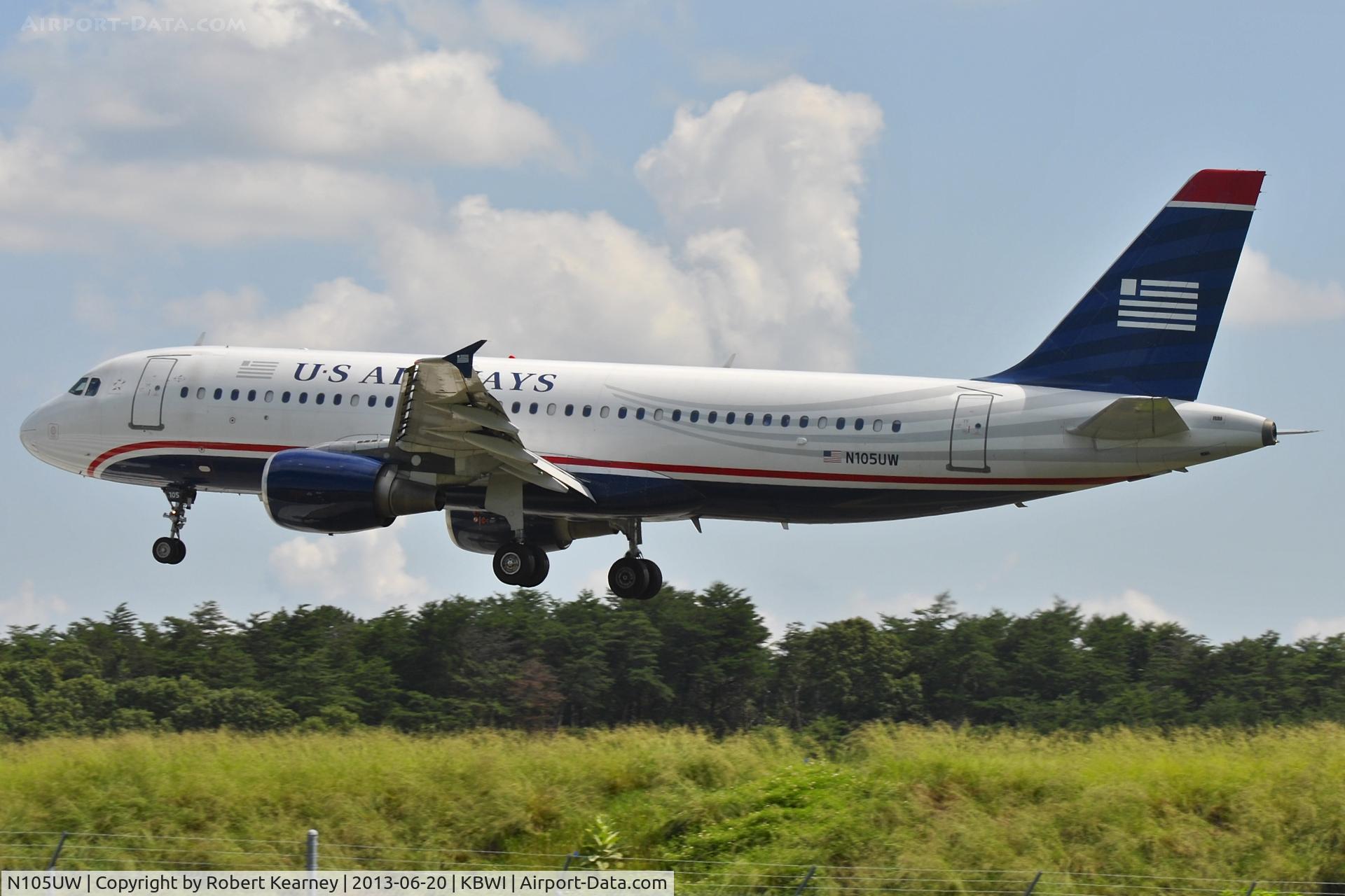 N105UW, 1999 Airbus A320-214 C/N 0868, On short finals for r/w 33L