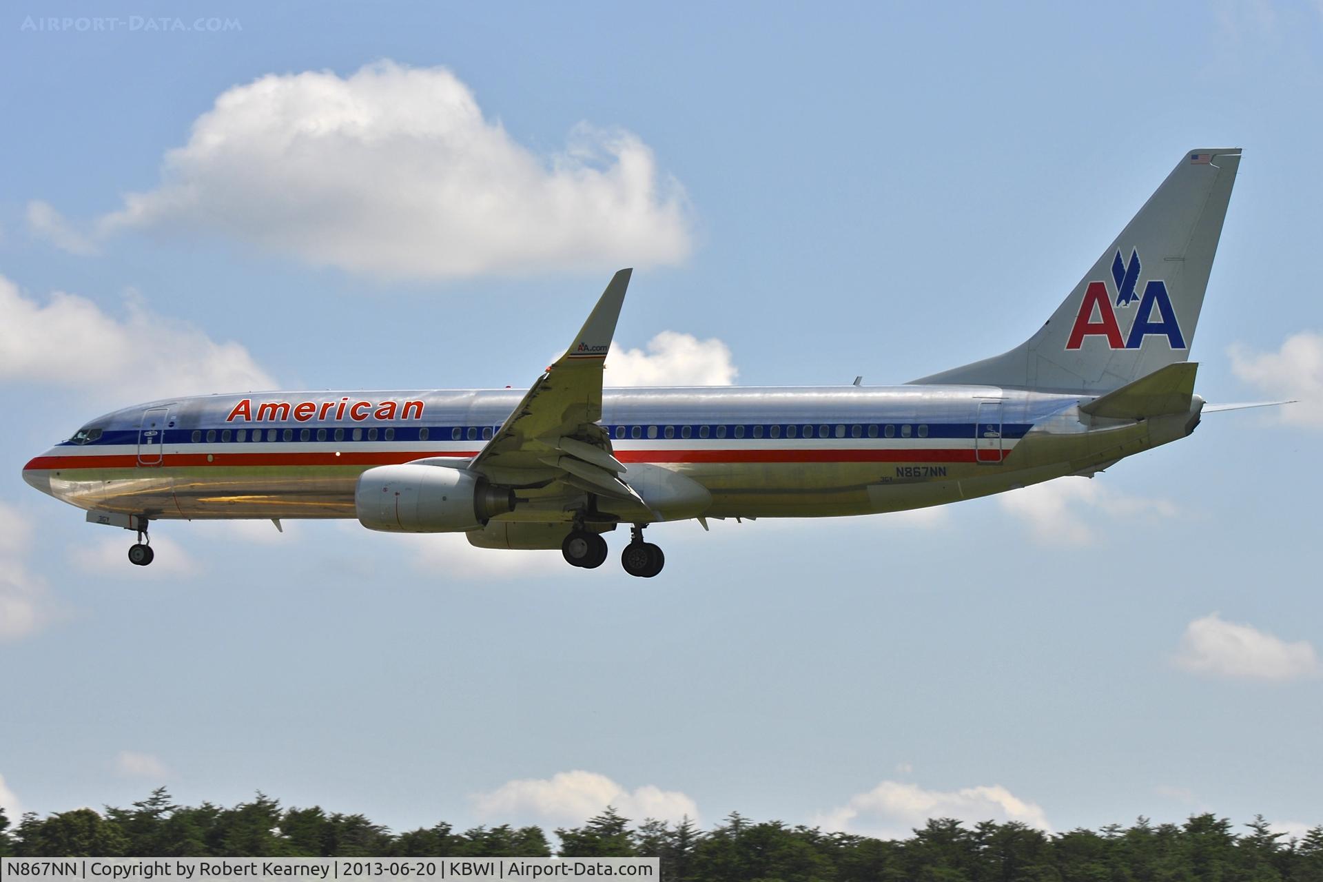 N867NN, 2011 Boeing 737-823 C/N 40762, On short finals for r/w 33L