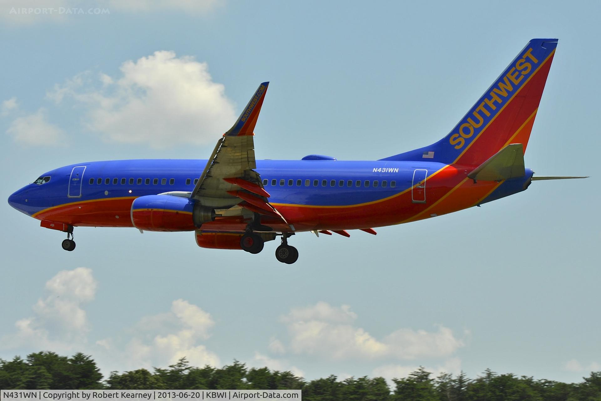N431WN, 2002 Boeing 737-7H4 C/N 29845, On short finals for r/w 33L
