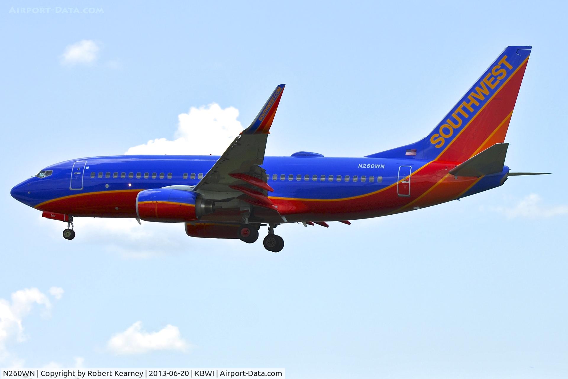 N260WN, 2006 Boeing 737-7H4 C/N 32518, On short finals for r/w 33L