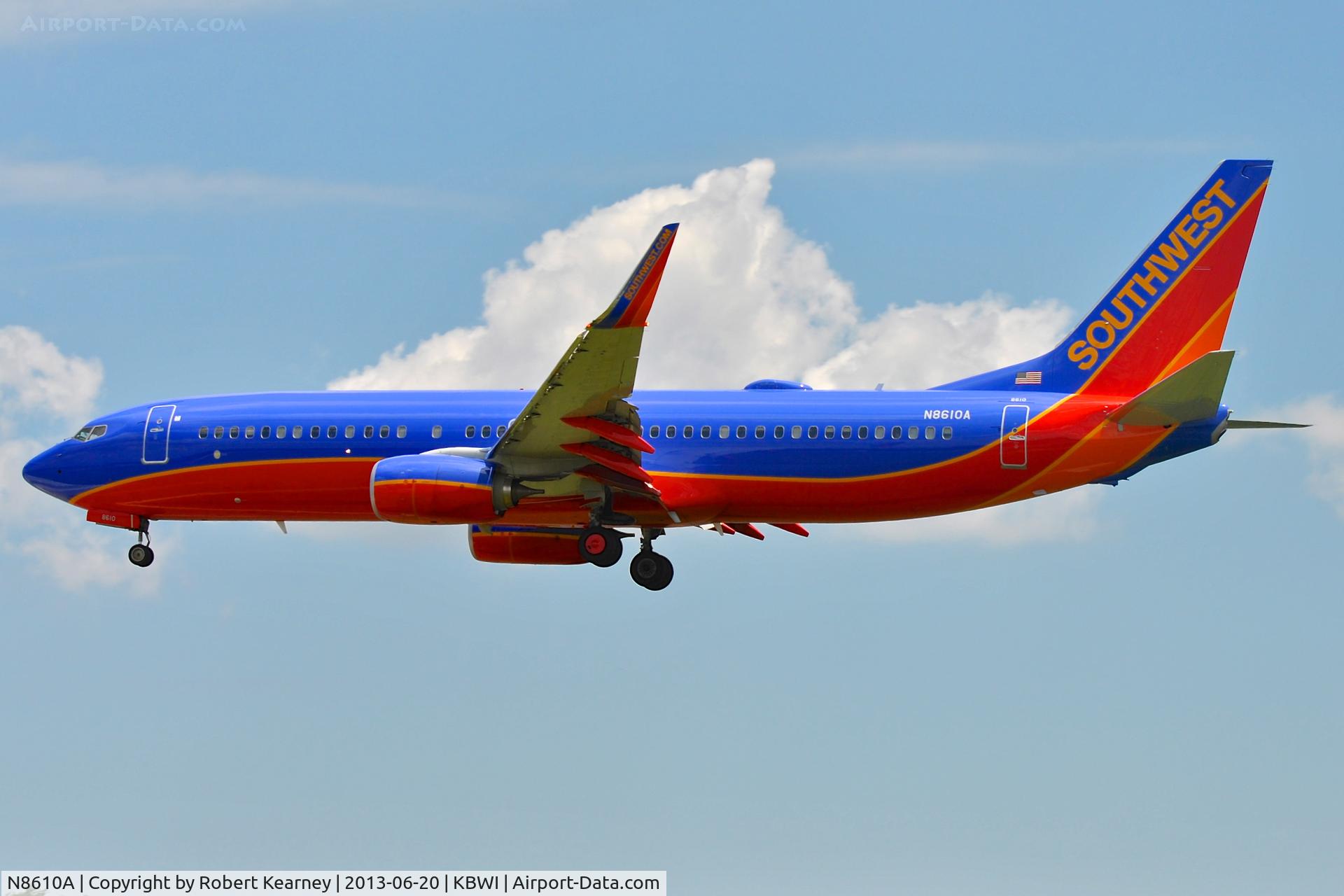 N8610A, 2013 Boeing 737-8H4 C/N 36635, On short finals for r/w 33L