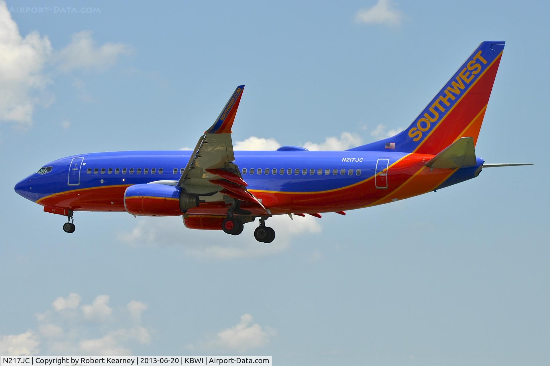 N217JC, 2005 Boeing 737-7H4 C/N 34232, On short finals for r/w 33L