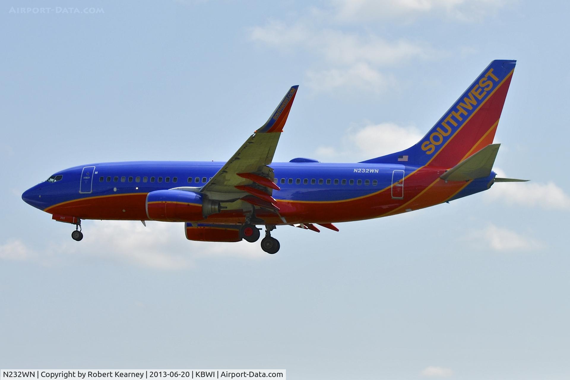 N232WN, 2006 Boeing 737-7H4 C/N 32500, On short finals for r/w 33L