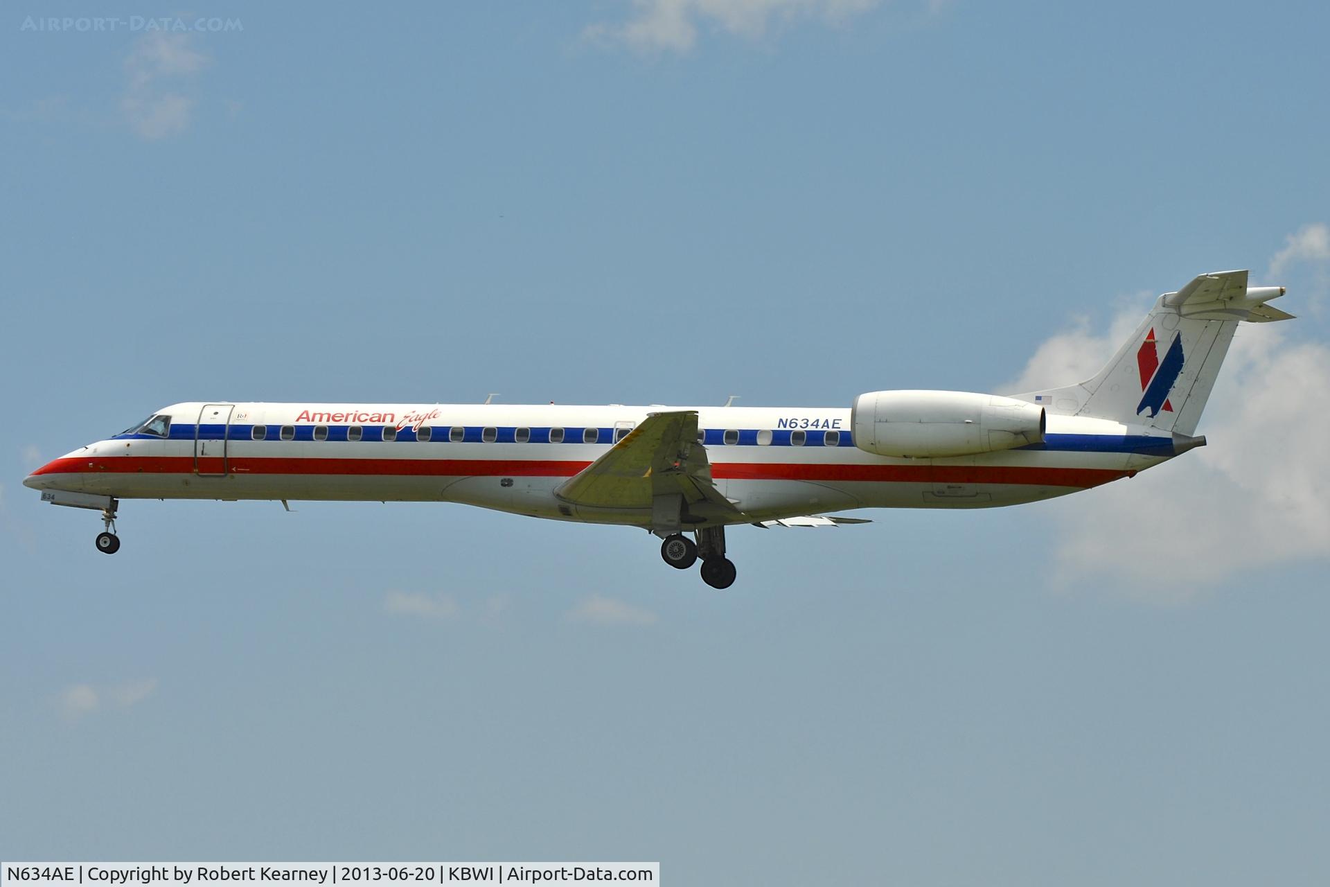 N634AE, 1999 Embraer ERJ-145LR (EMB-145LR) C/N 145150, On short finals for r/w 33L