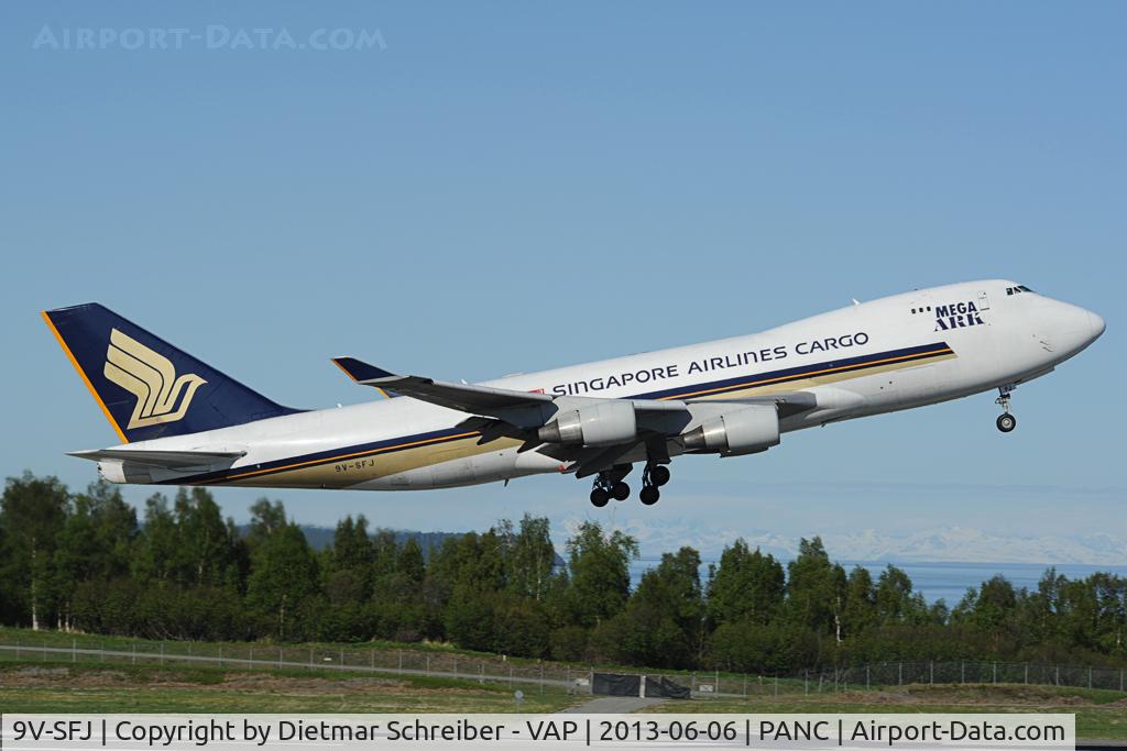 9V-SFJ, 2001 Boeing 747-412F/SCD C/N 26559, Singapore Airlines Boeing 747-400