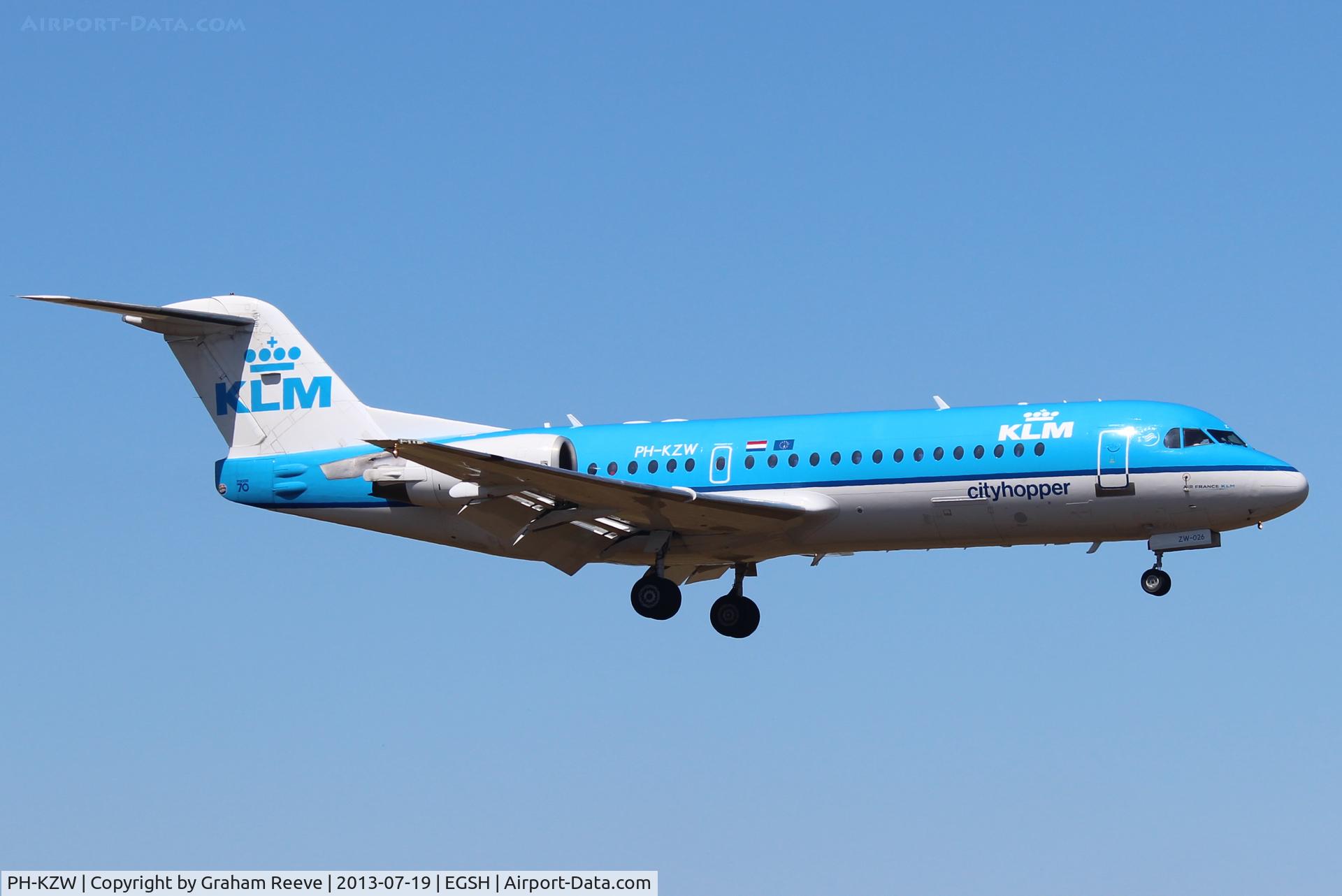 PH-KZW, 1995 Fokker 70 (F-28-0070) C/N 11558, About to land at Norwich.