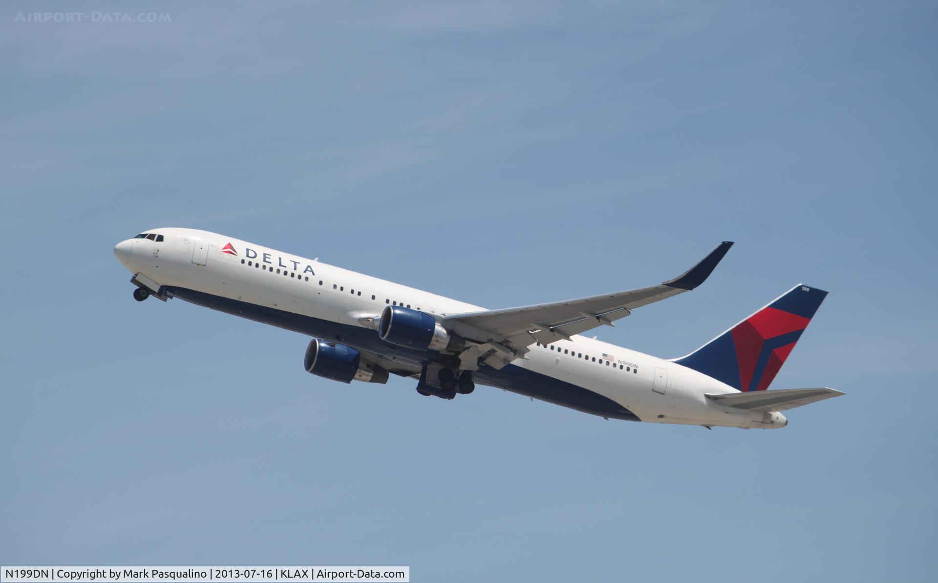 N199DN, 1998 Boeing 767-332/ER C/N 28456, Boeing 767-300
