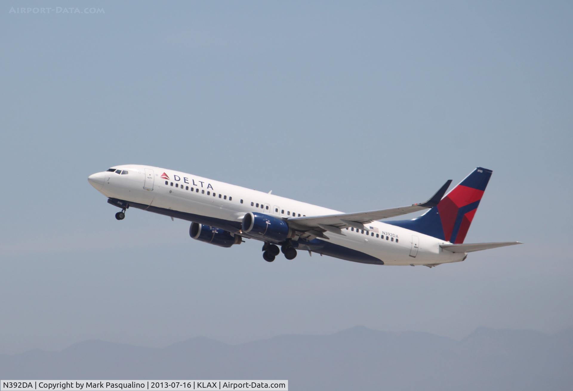 N392DA, 2000 Boeing 737-832 C/N 30561, Boeing 737-800