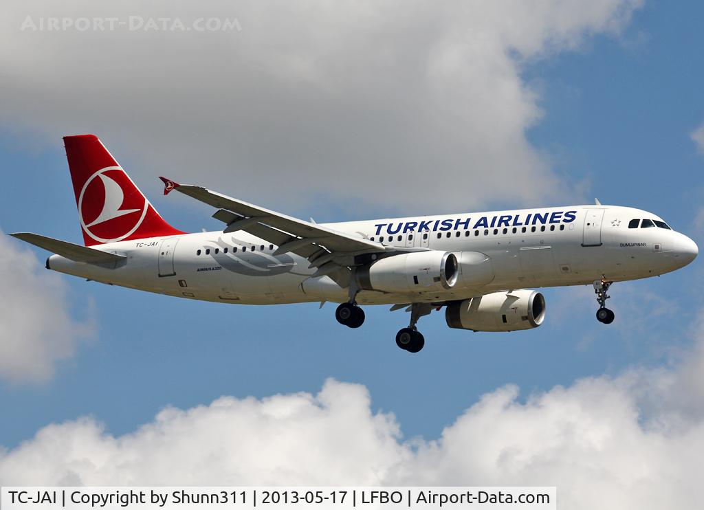 TC-JAI, 2007 Airbus A320-232 C/N 3259, Landing rwy 14L