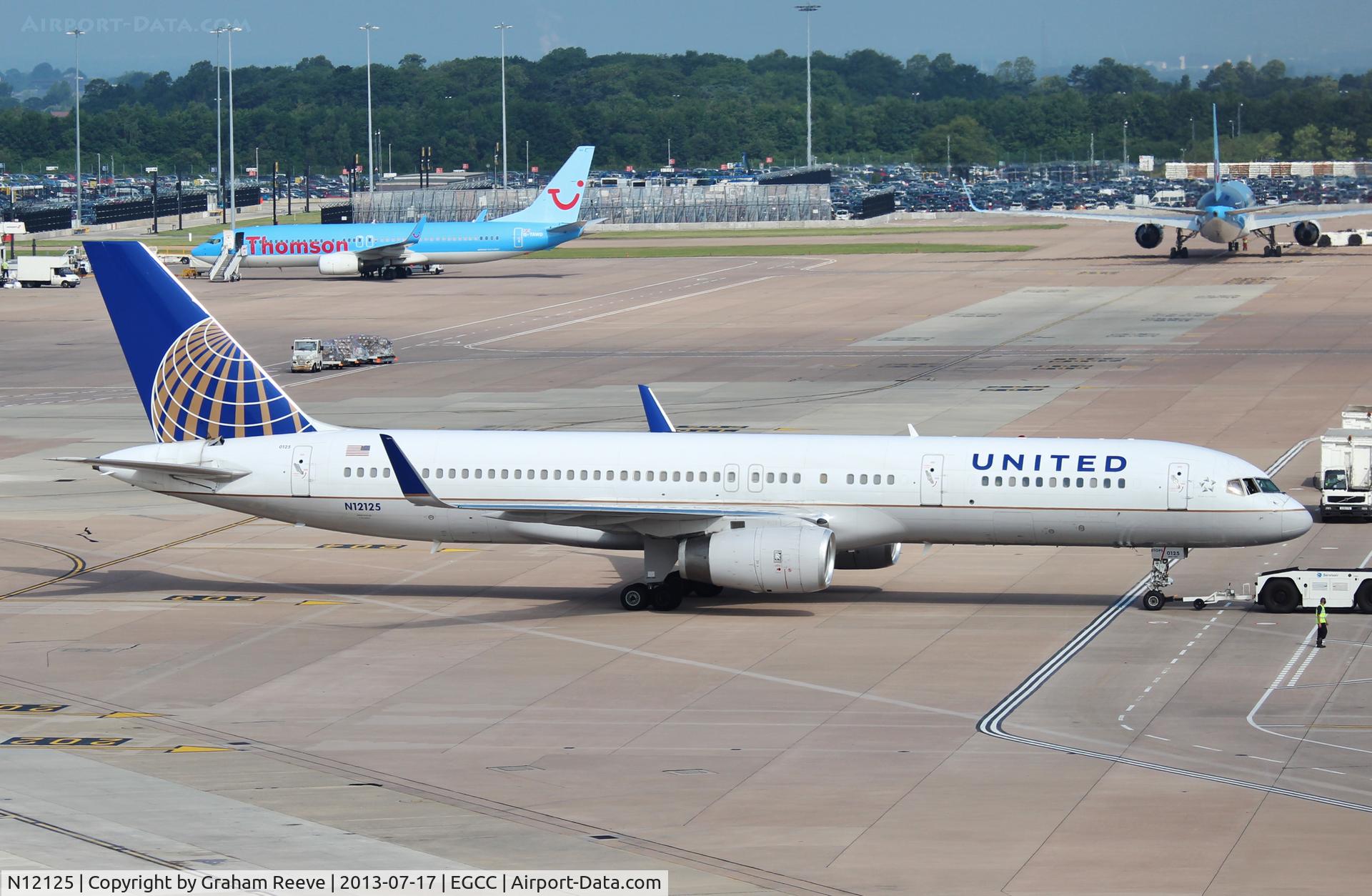 N12125, 1998 Boeing 757-224 C/N 28967, About to depart.
