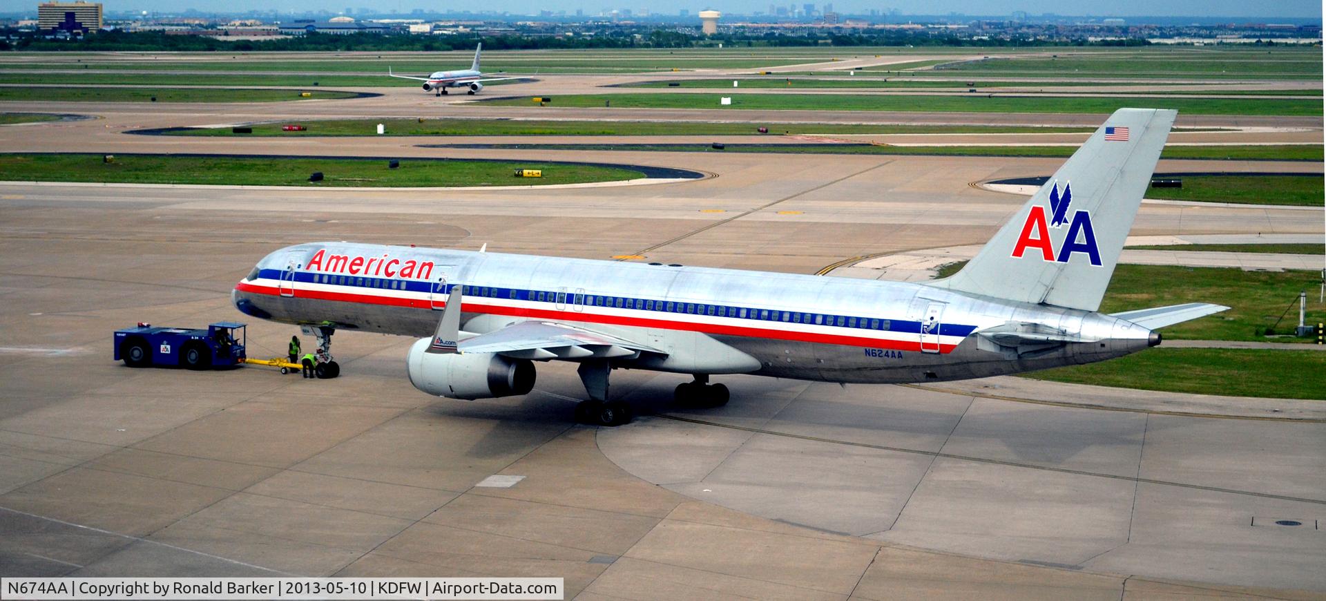 N674AA, 1985 Boeing 737-3A4 C/N 23252, Towed DFW