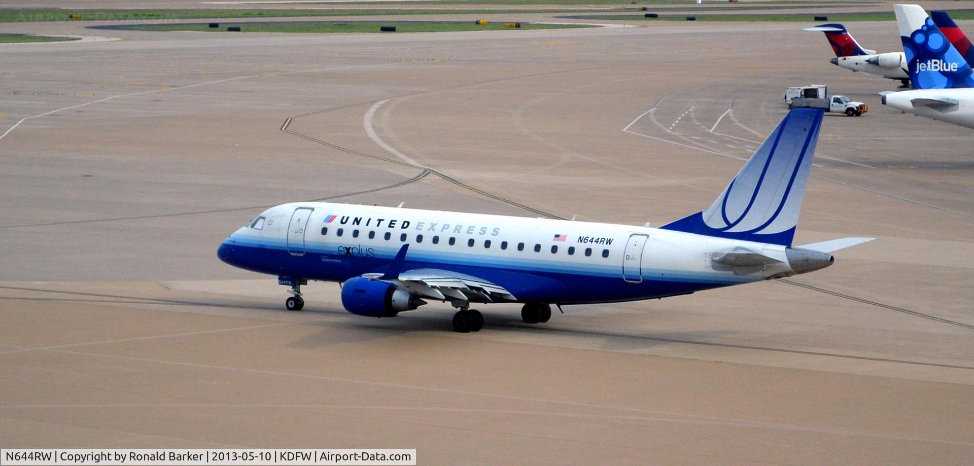 N644RW, 2004 Embraer 170SE (ERJ-170-100SE) C/N 17000061, Taxi DFW