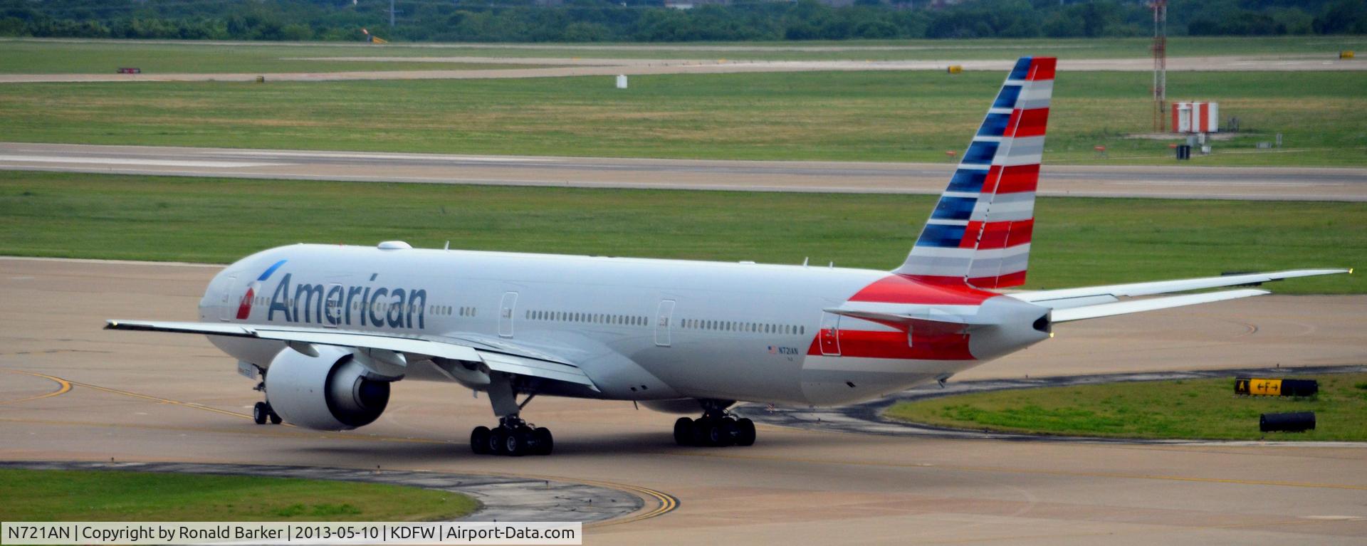 N721AN, 2013 Boeing 777-323/ER C/N 31546, Taxi DFW