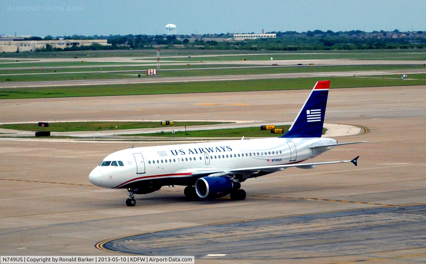 N749US, 2000 Airbus A319-112 C/N 1313, Taxi DFW