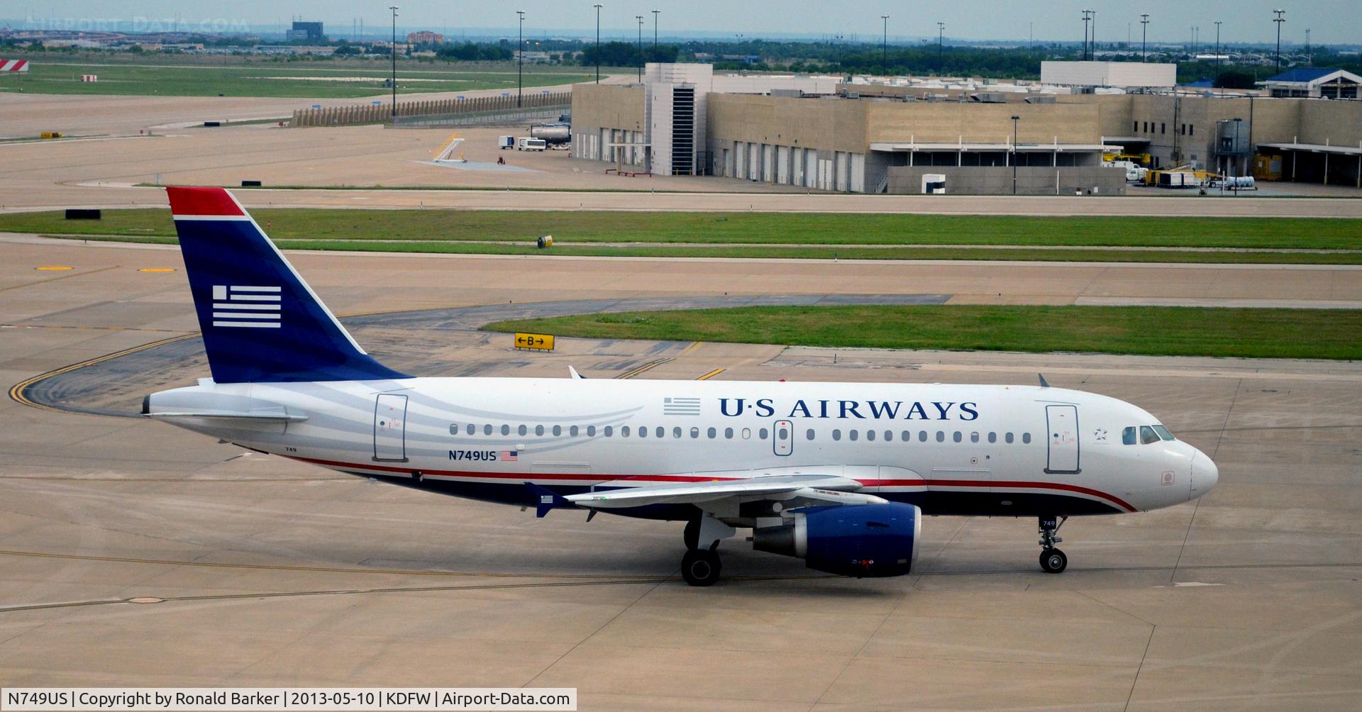 N749US, 2000 Airbus A319-112 C/N 1313, Taxi DFW