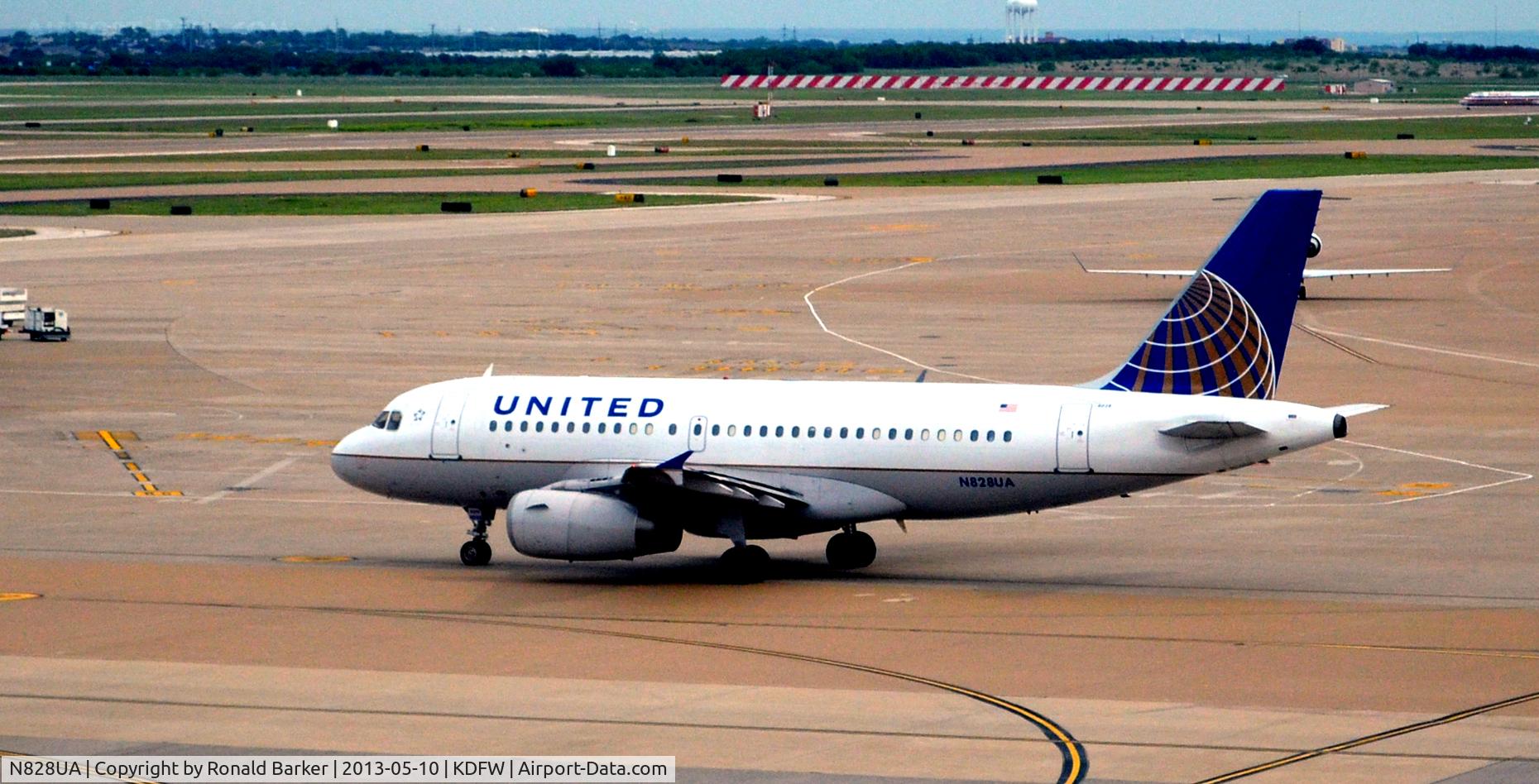 N828UA, 1999 Airbus A319-131 C/N 1031, Taxi DFW