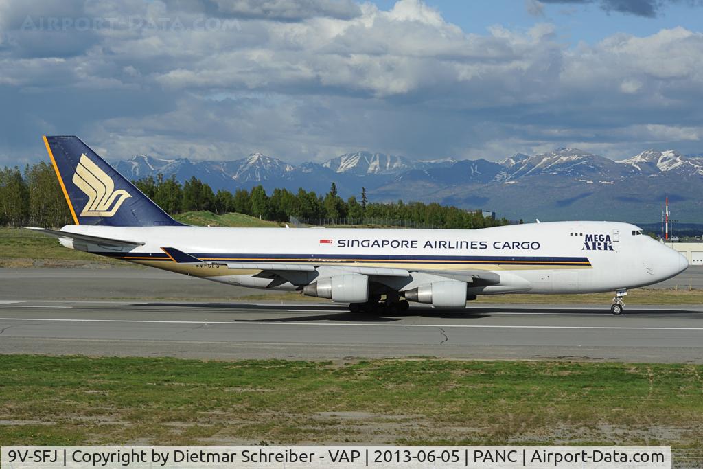 9V-SFJ, 2001 Boeing 747-412F/SCD C/N 26559, Singapore Airlines Boeing 747-400