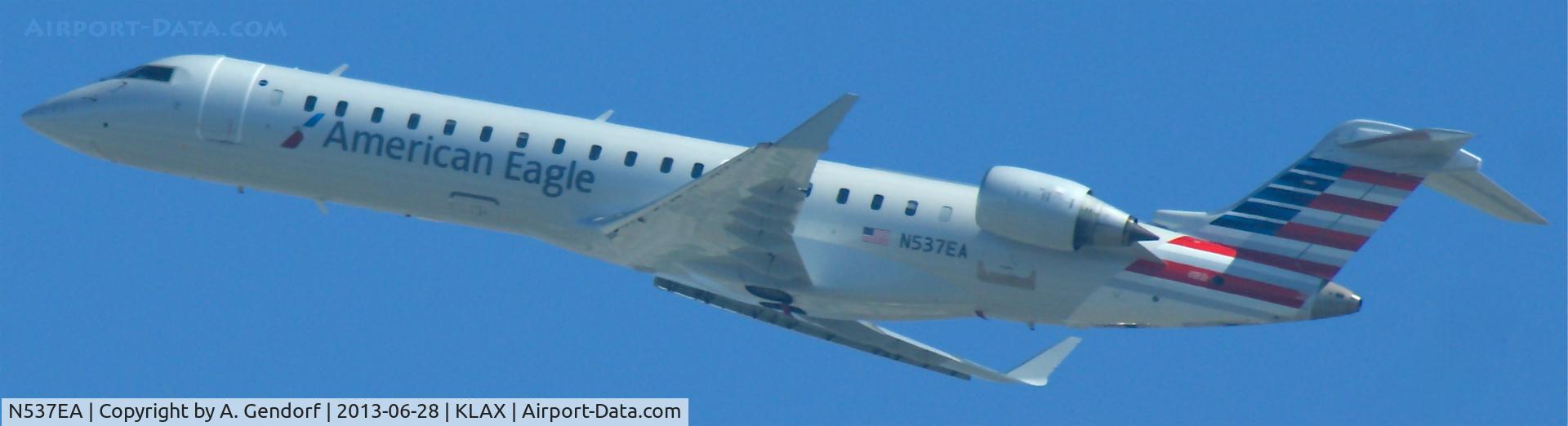 N537EA, Bombardier CRJ-702ER NG (CL-600-2C10) Regional Jet C/N 10316, American Eagle, is departing at Los Angeles Int´l(KLAX)