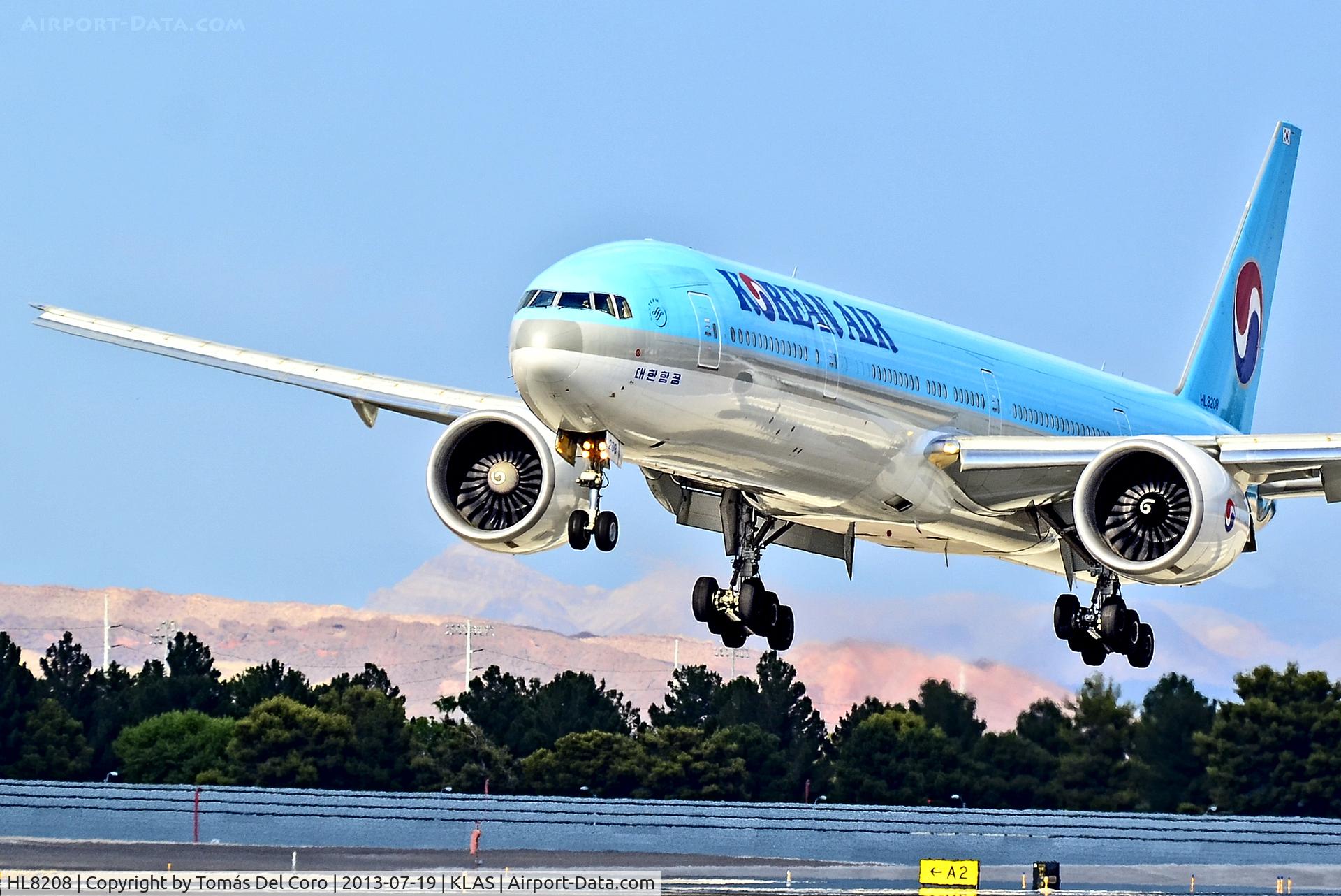 HL8208, 2010 Boeing 777-3B5/ER C/N 37645, HL8208 2010 Korean Air Boeing 777-3B5/ER (cn 37645/867)

McCarran International Airport (KLAS)
Las Vegas, Nevada
TDelCoro
July 19, 2013