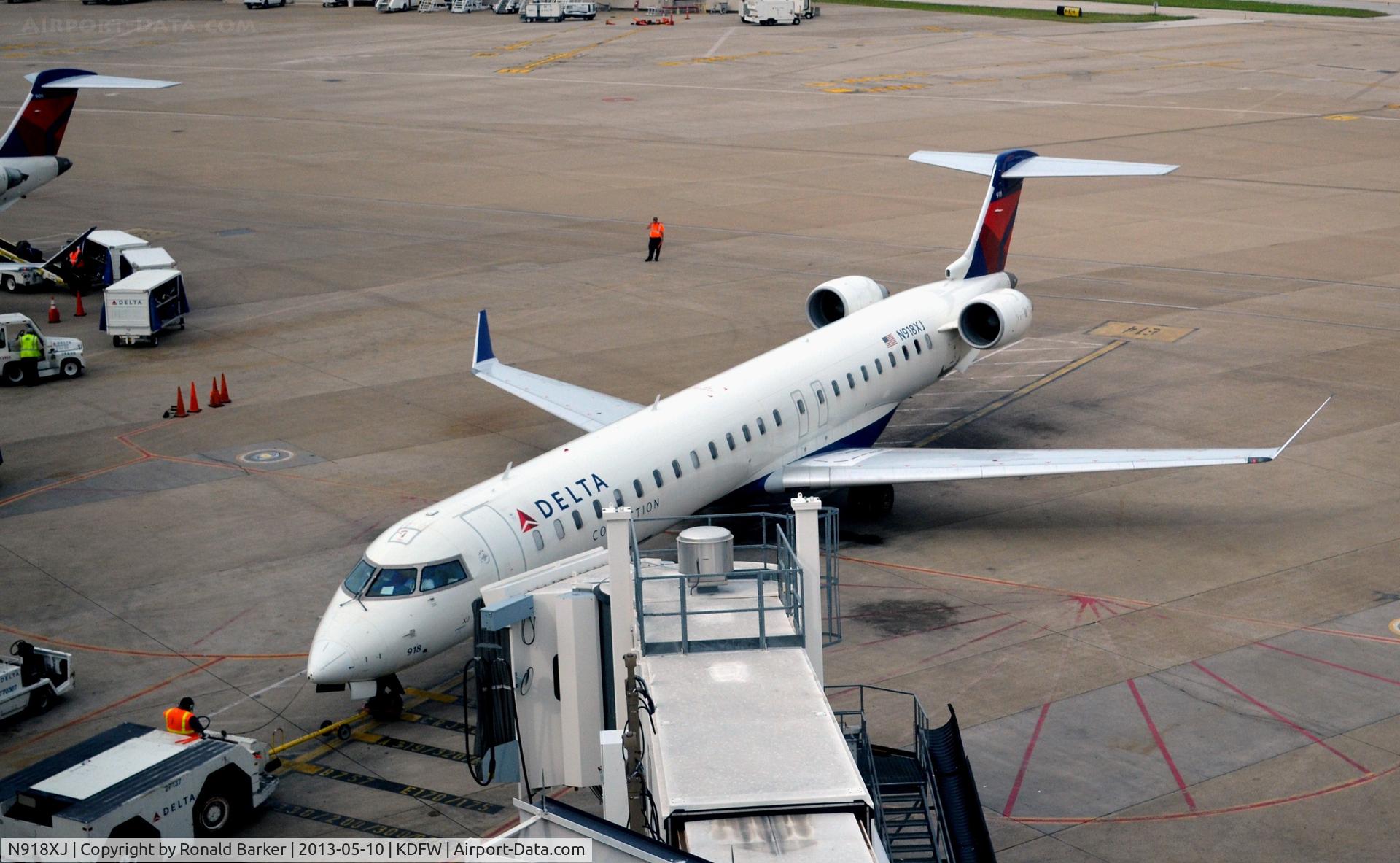 N918XJ, 2007 Bombardier CRJ-900ER (CL-600-2D24) C/N 15156, Gate E14  DFW