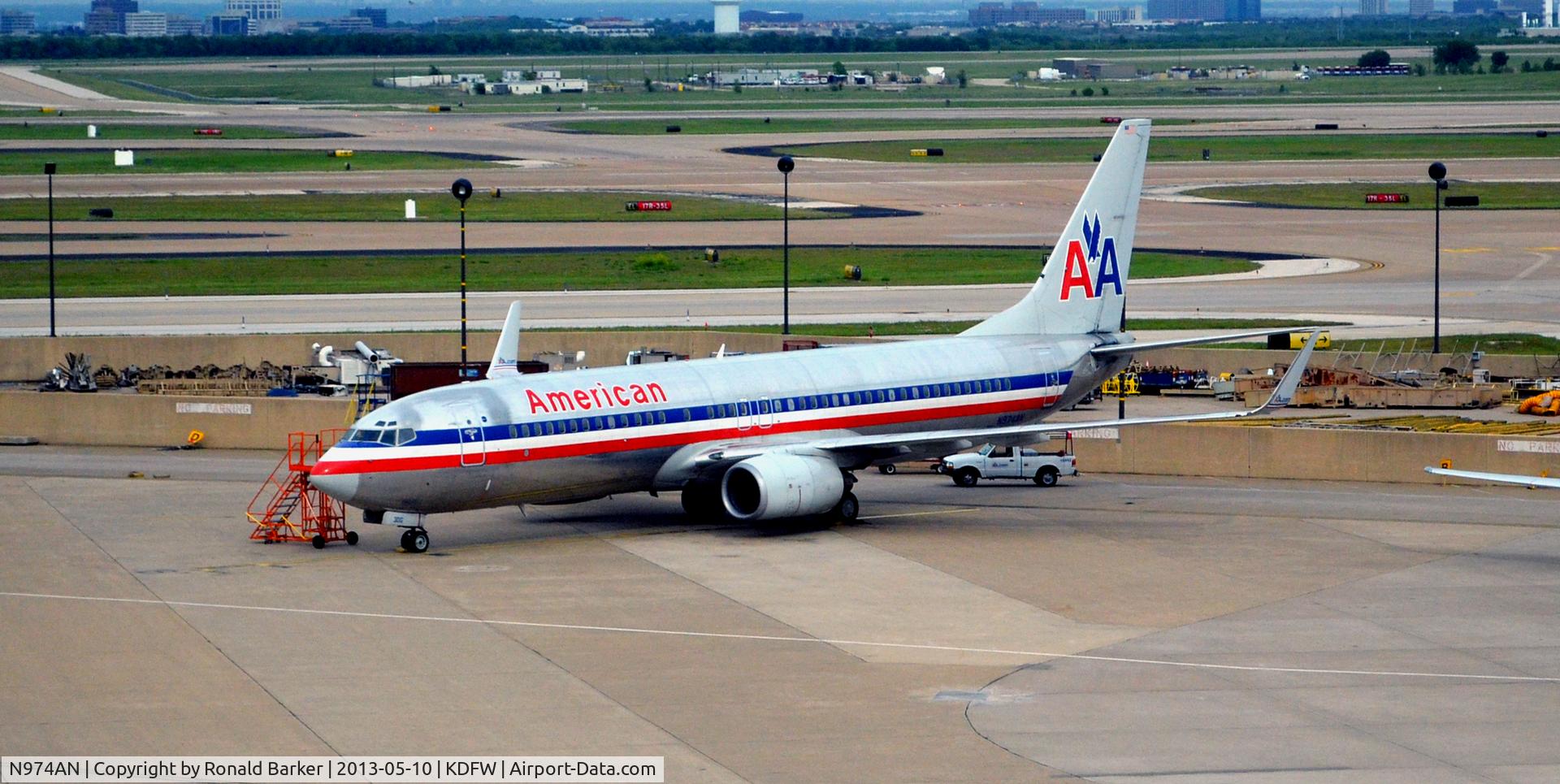N974AN, 2001 Boeing 737-823 C/N 30098, DFW  TX