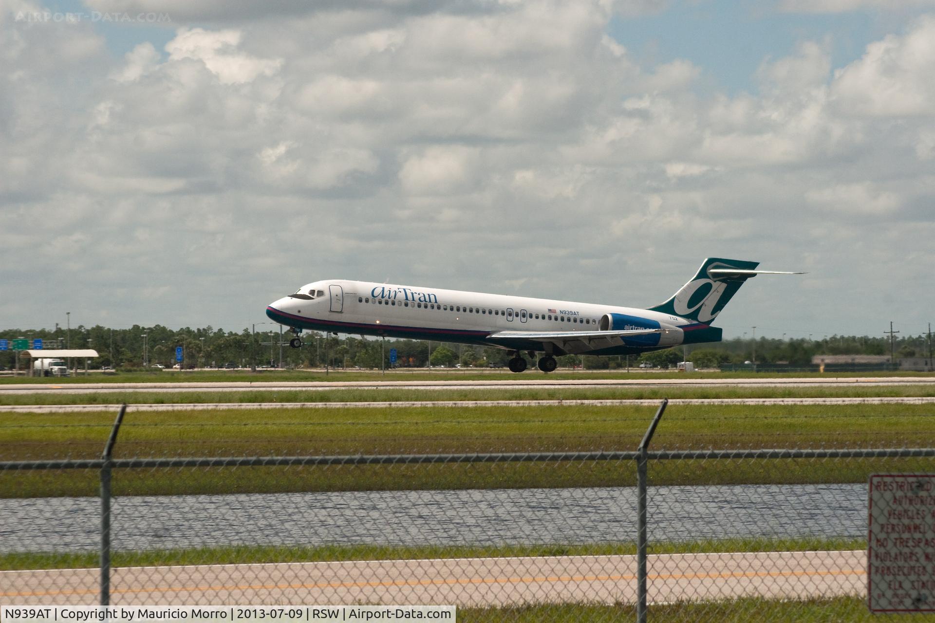 N939AT, 2006 Boeing 717-200 C/N 55099, Landing at RWY 6