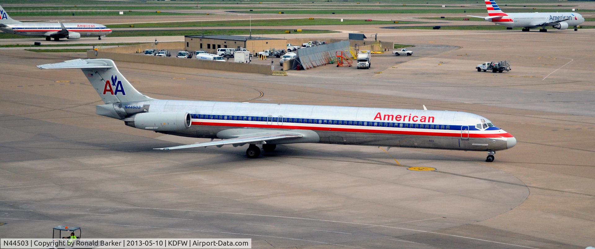 N44503, 1989 McDonnell Douglas MD-82 (DC-9-82) C/N 49797, Taxi  DFW