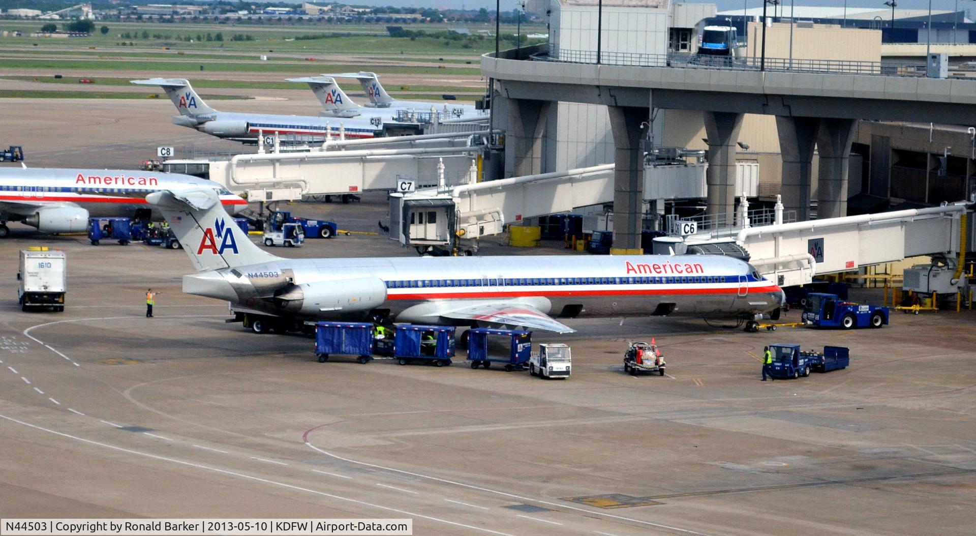 N44503, 1989 McDonnell Douglas MD-82 (DC-9-82) C/N 49797, Gate C6  DFW