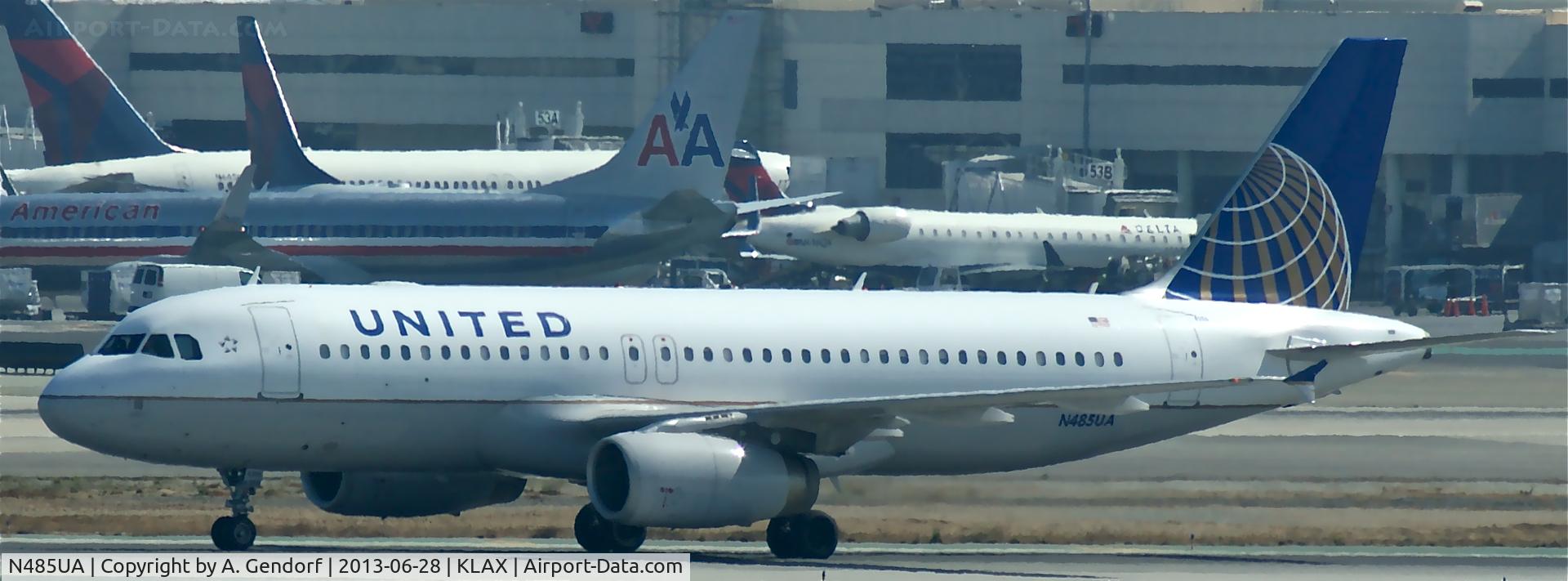 N485UA, 2001 Airbus A320-232 C/N 1617, United, seen here shortly after landing at Los Angeles Int´l(KLAX)