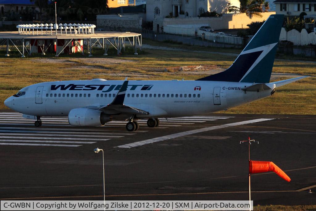 C-GWBN, 2005 Boeing 737-7CT C/N 34155, visitor