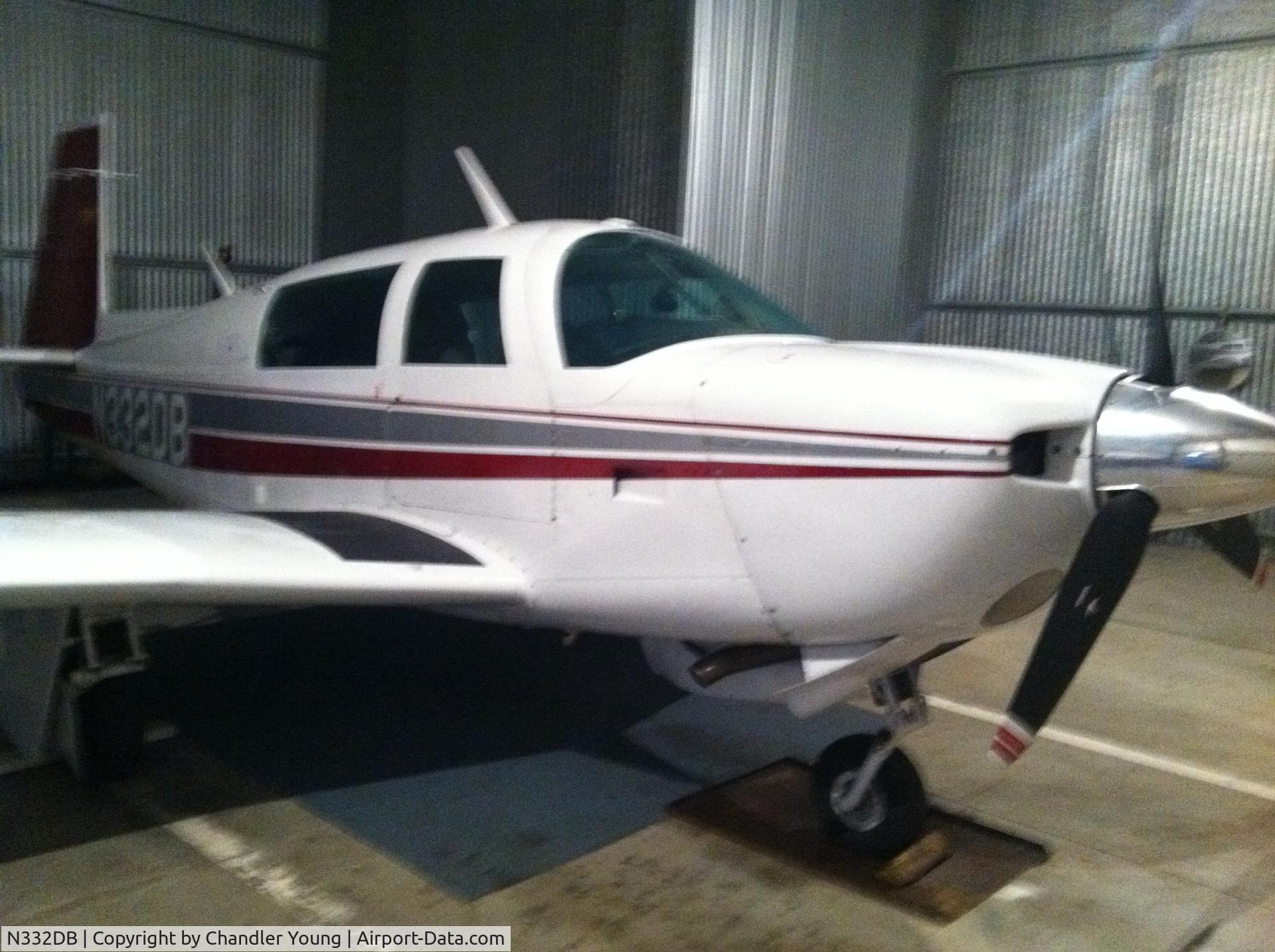 N332DB, 1980 Mooney M20J 201 C/N 24-0986, N332DB in hanger