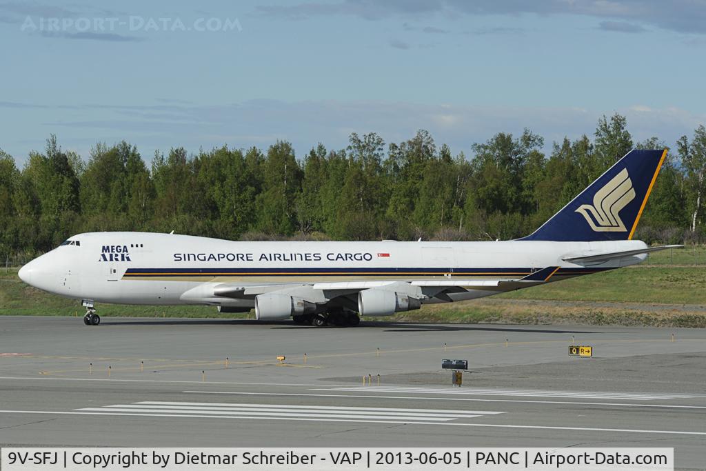 9V-SFJ, 2001 Boeing 747-412F/SCD C/N 26559, Singapore Airlines Boeing 747-400