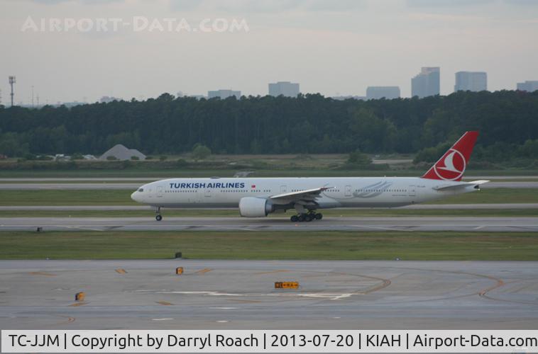 TC-JJM, 2011 Boeing 777-3F2/ER C/N 40794, Turkish Airlines B773 departs on a long flight.