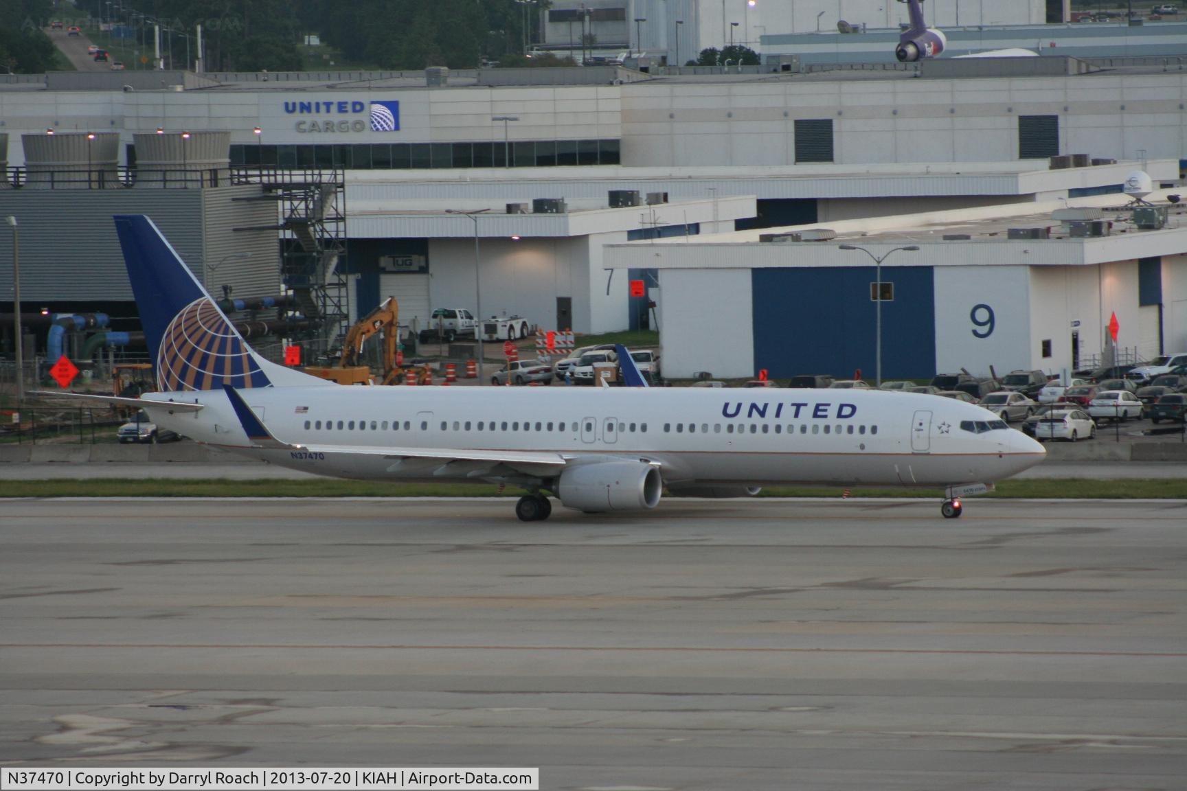 N37470, 2013 Boeing 737-924/ER C/N 37099, New UAL B739ER heads out.