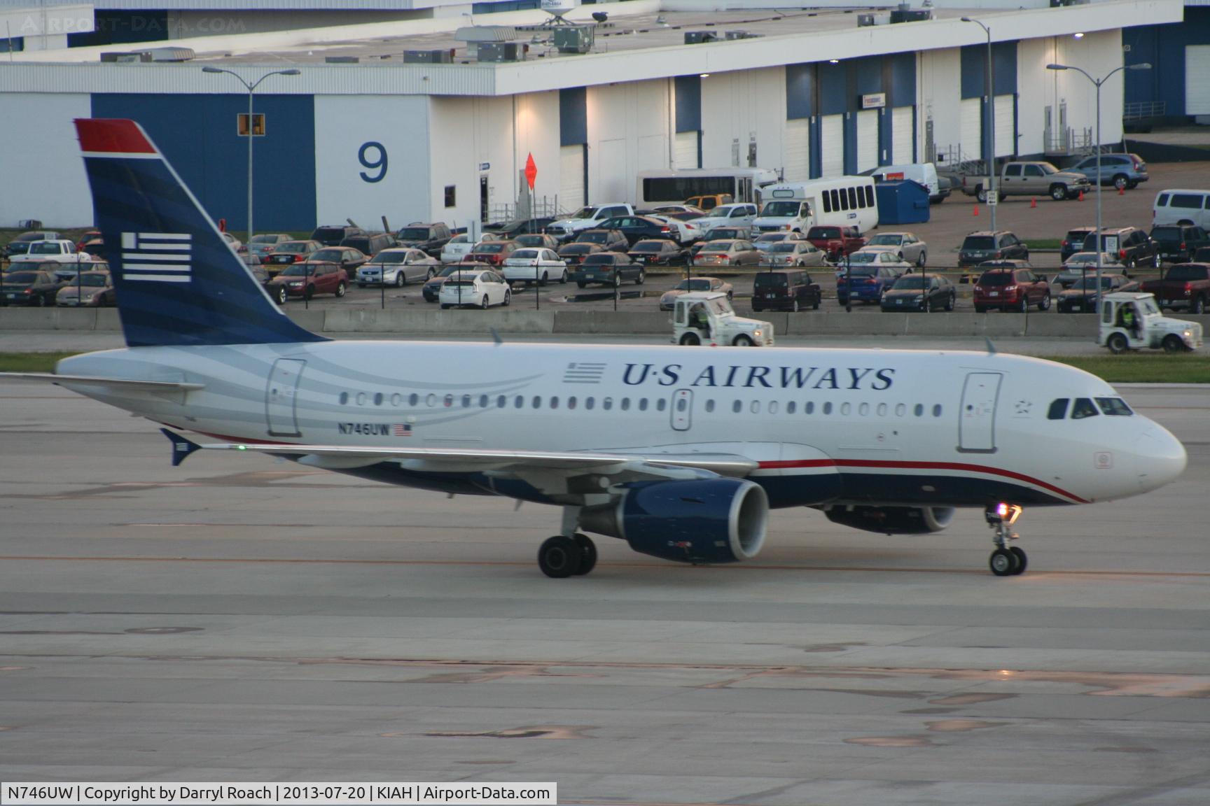 N746UW, 2000 Airbus A319-112 C/N 1297, AWE A319 turning into the company gates on A concourse.