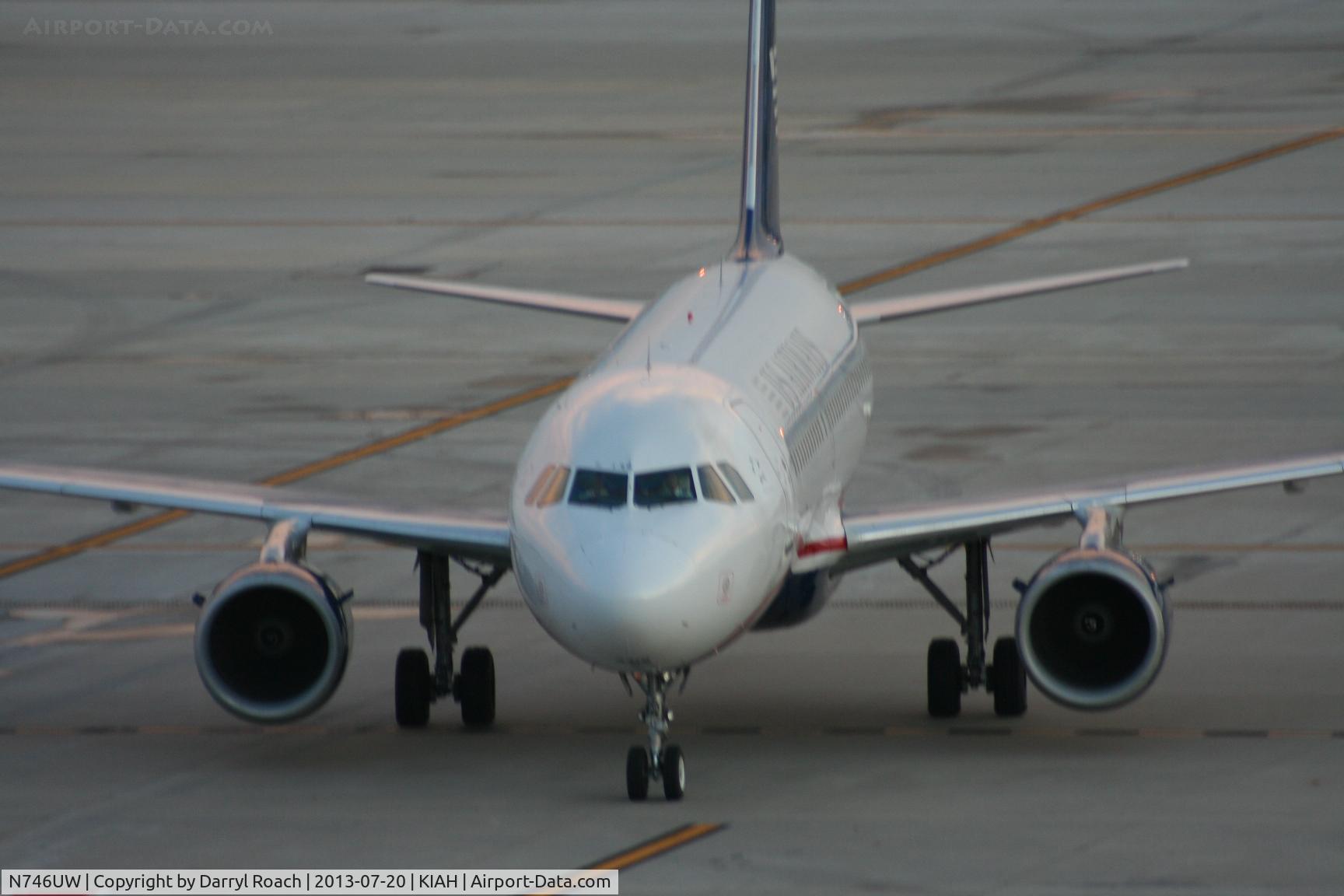 N746UW, 2000 Airbus A319-112 C/N 1297, Closeup of AWE A319 as it arrives.