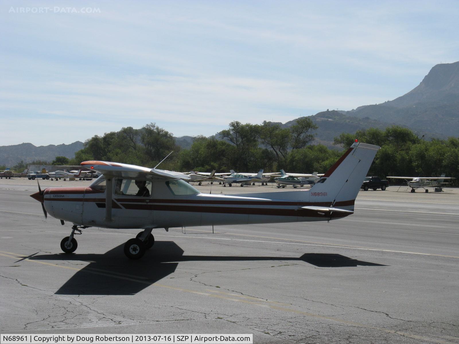 N68961, 1978 Cessna 152 C/N 15282416, 1978 Cessna 152, Lycoming O-235-L2C 110 Hp, taxi