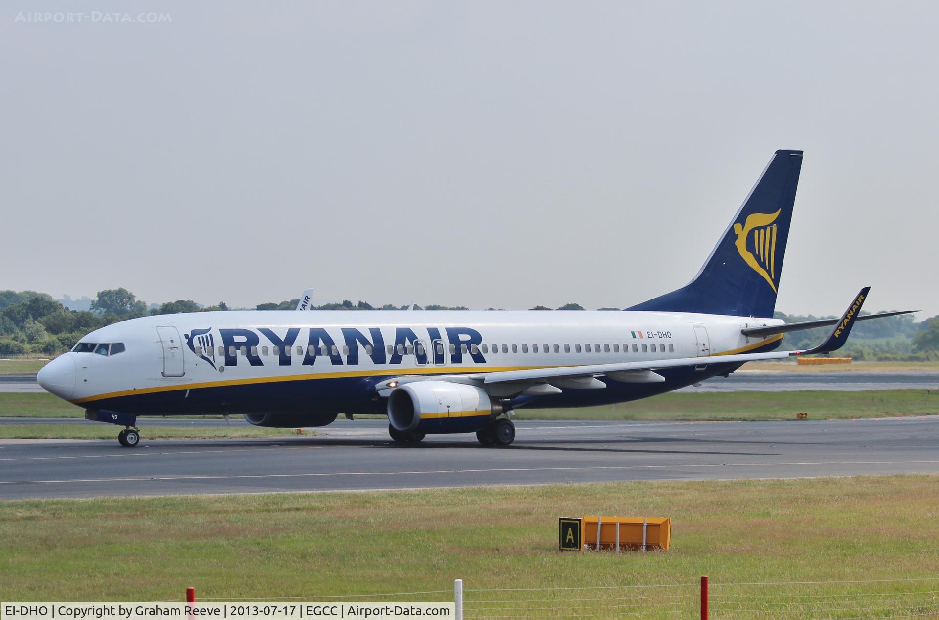 EI-DHO, 2005 Boeing 737-8AS C/N 33578, Just landed.