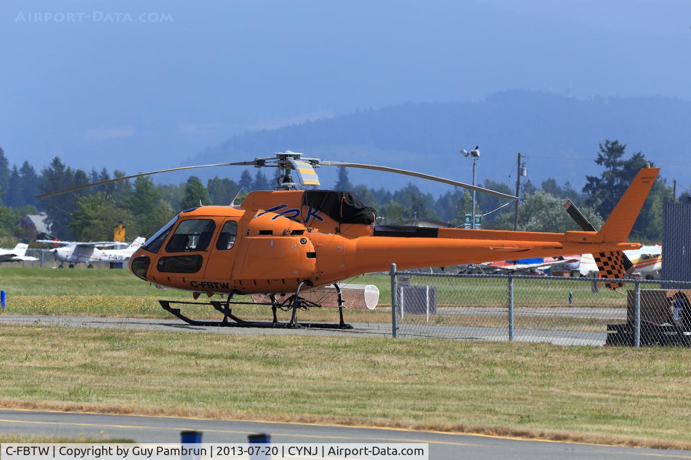 C-FBTW, 2000 Aérospatiale AS-350B-2 Ecureuil C/N 3289, Just sitting around