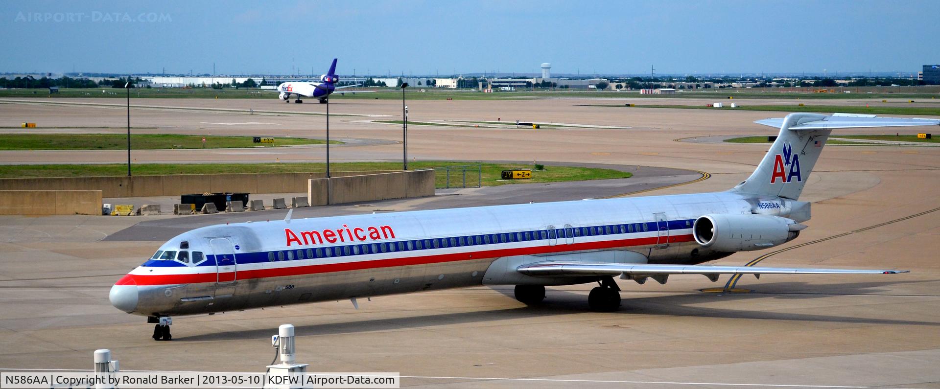 N586AA, 1991 McDonnell Douglas MD-82 (DC-9-82) C/N 53249, Taxi DFW