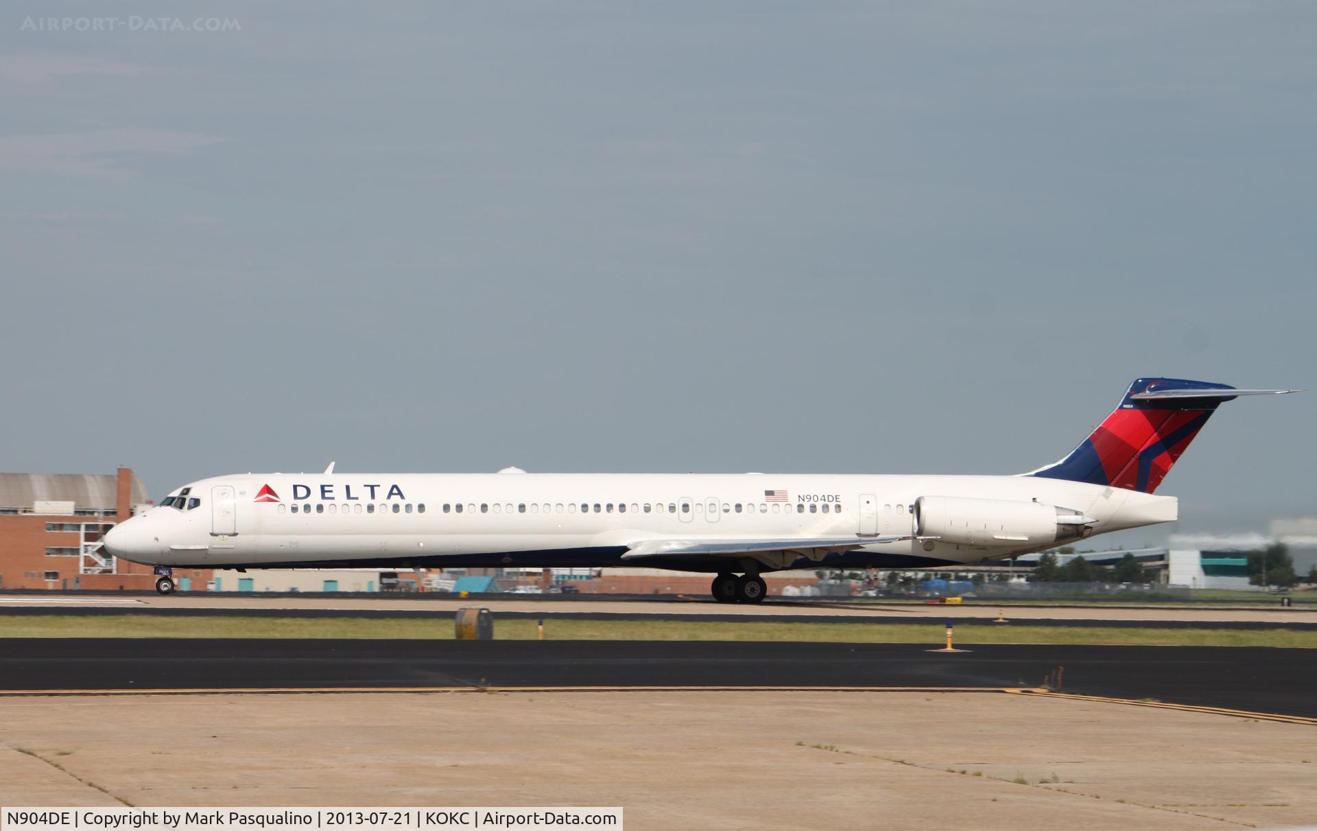 N904DE, 1992 McDonnell Douglas MD-88 C/N 53409, MD-88