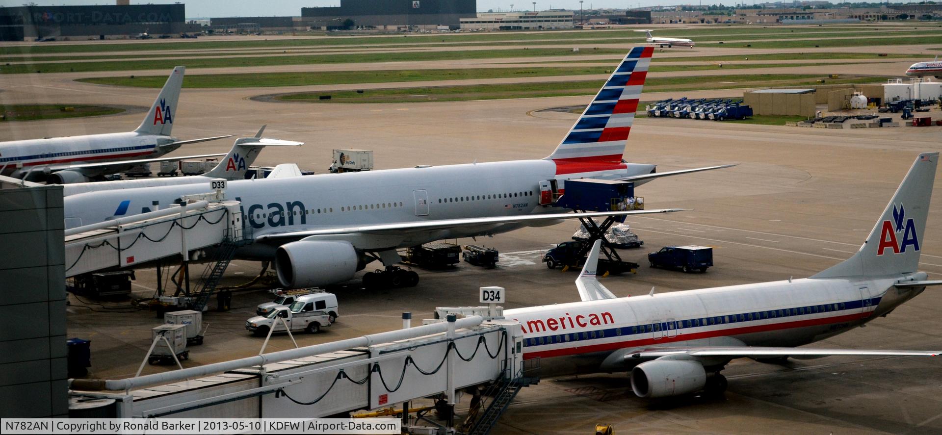 N782AN, 2000 Boeing 777-223 C/N 30003, Gate D33  DFW