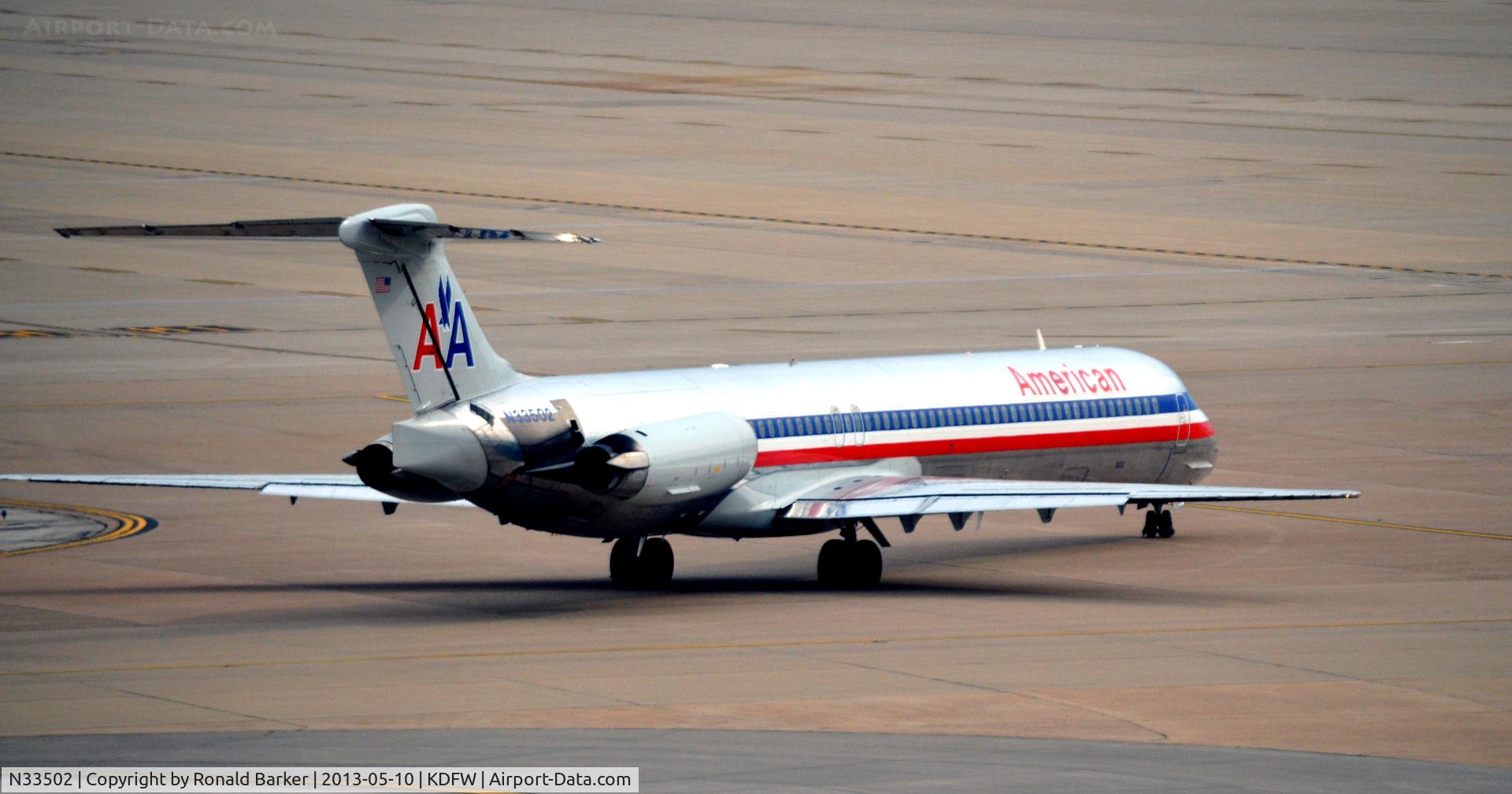 N33502, 1989 McDonnell Douglas MD-82 (DC-9-82) C/N 49739, Taxi DFW
