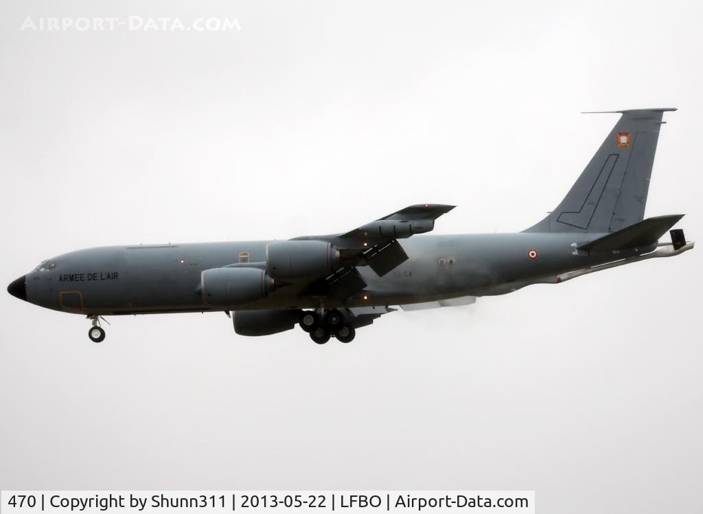 470, 1964 Boeing C-135FR Stratotanker C/N 18679, Low pass over rwy 32L for exercices...