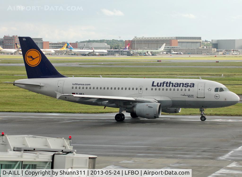 D-AILL, 1997 Airbus A319-114 C/N 689, Taxiing for departure...