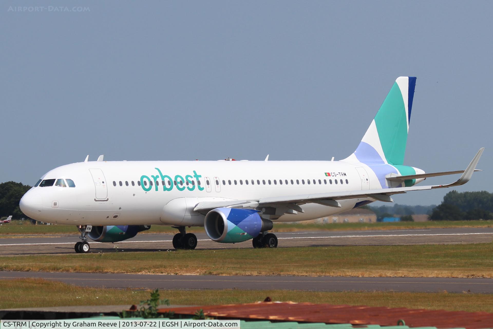 CS-TRM, 2013 Airbus A320-214 C/N 5642, About to depart.