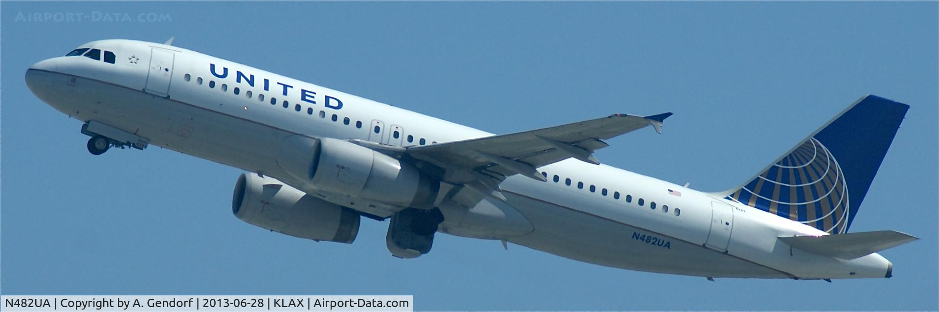 N482UA, 2001 Airbus A320-232 C/N 1584, United, is climbing out Los Angeles Int´l(KLAX)
