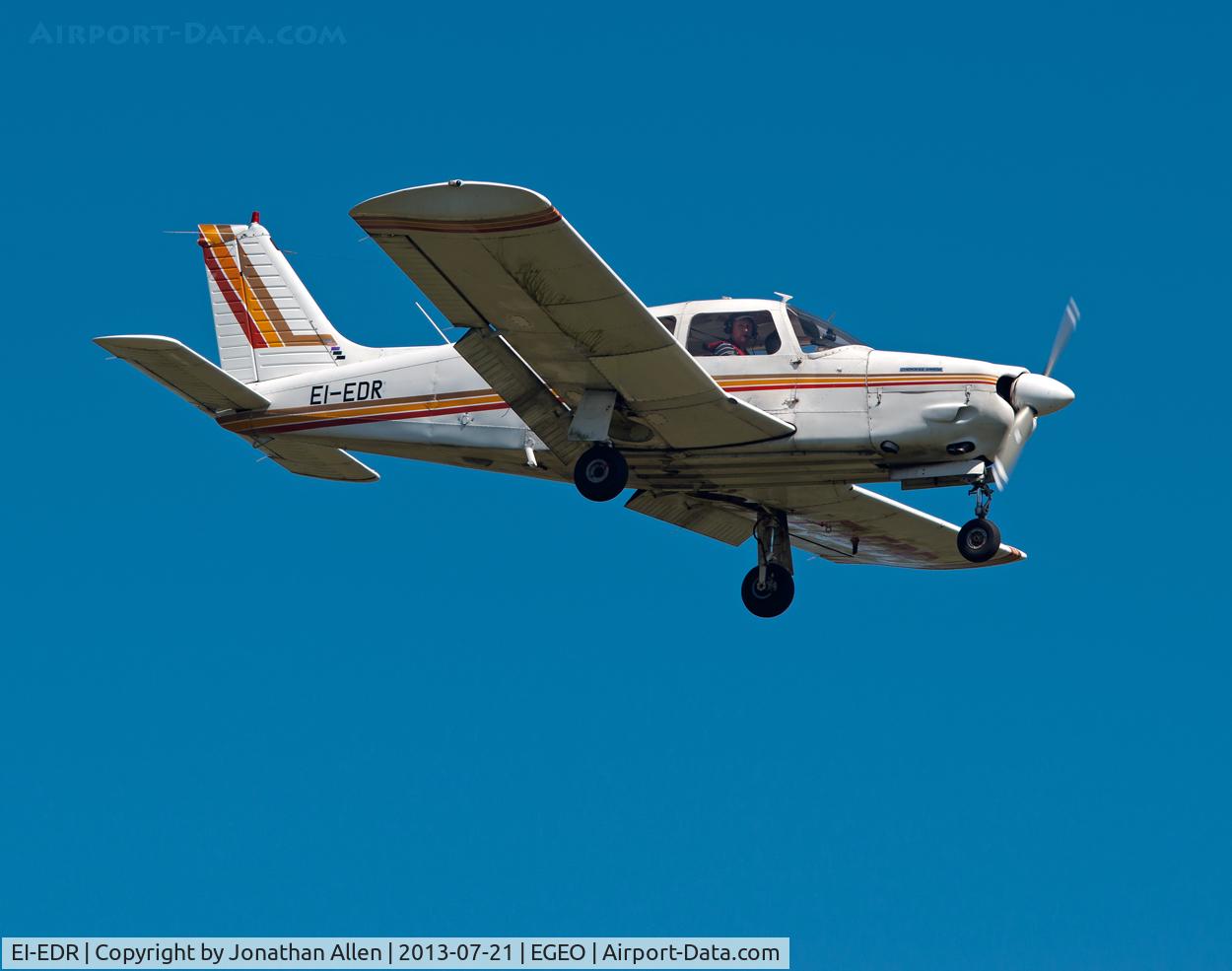EI-EDR, 1974 Piper PA-28R-200-2 Cherokee Arrow C/N 28R-7435265, Approaching runway 19 at Oban Airport.